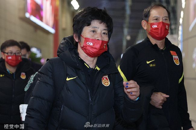 宝贝张开腿让我添下边三个人一起